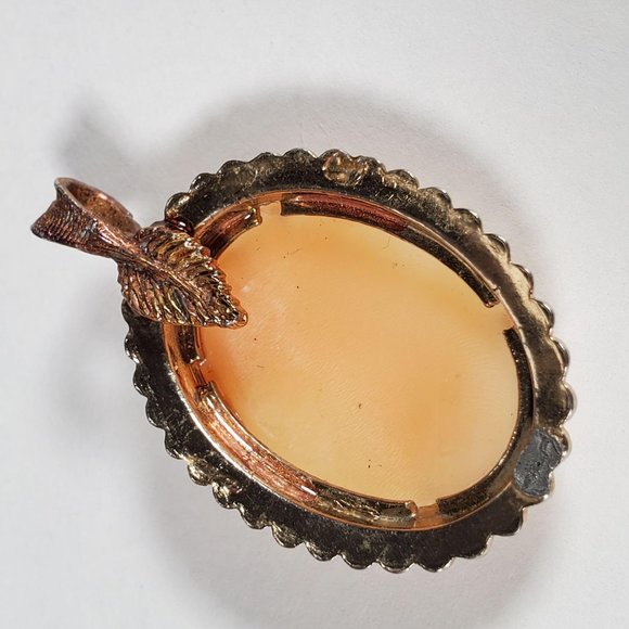 Vintage shell cameo pendant Victorian revival - Picture 5 of 8
